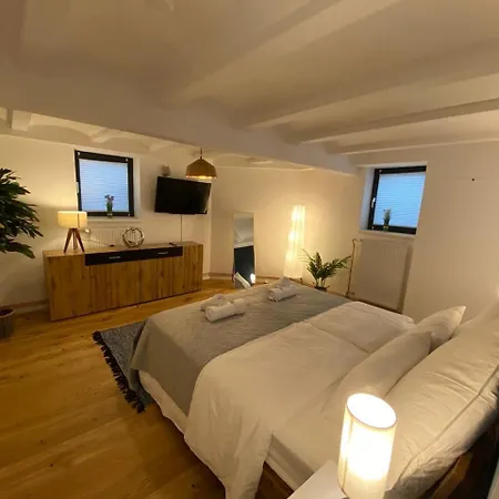Stilvolle Stadtwohnungen I Komfort & Charme * BRE